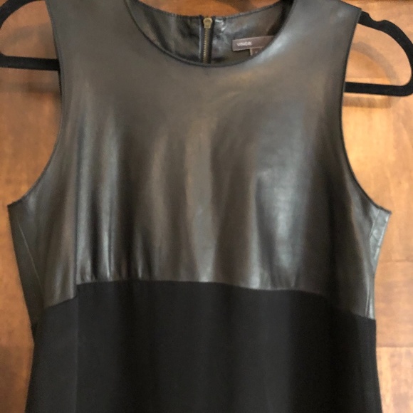 Elegant Black Sleeveless Dress - Picture 9 of 12